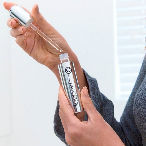 MONAT Rejuveniqe Oil MONAT for Skin and Hair - Picture 1 of 4